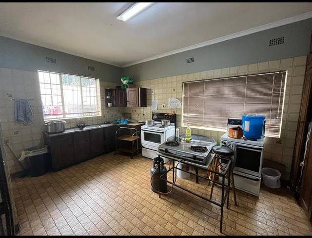 7 BEDROOM HOUSE FOR SALE IN ORANGE GROVE